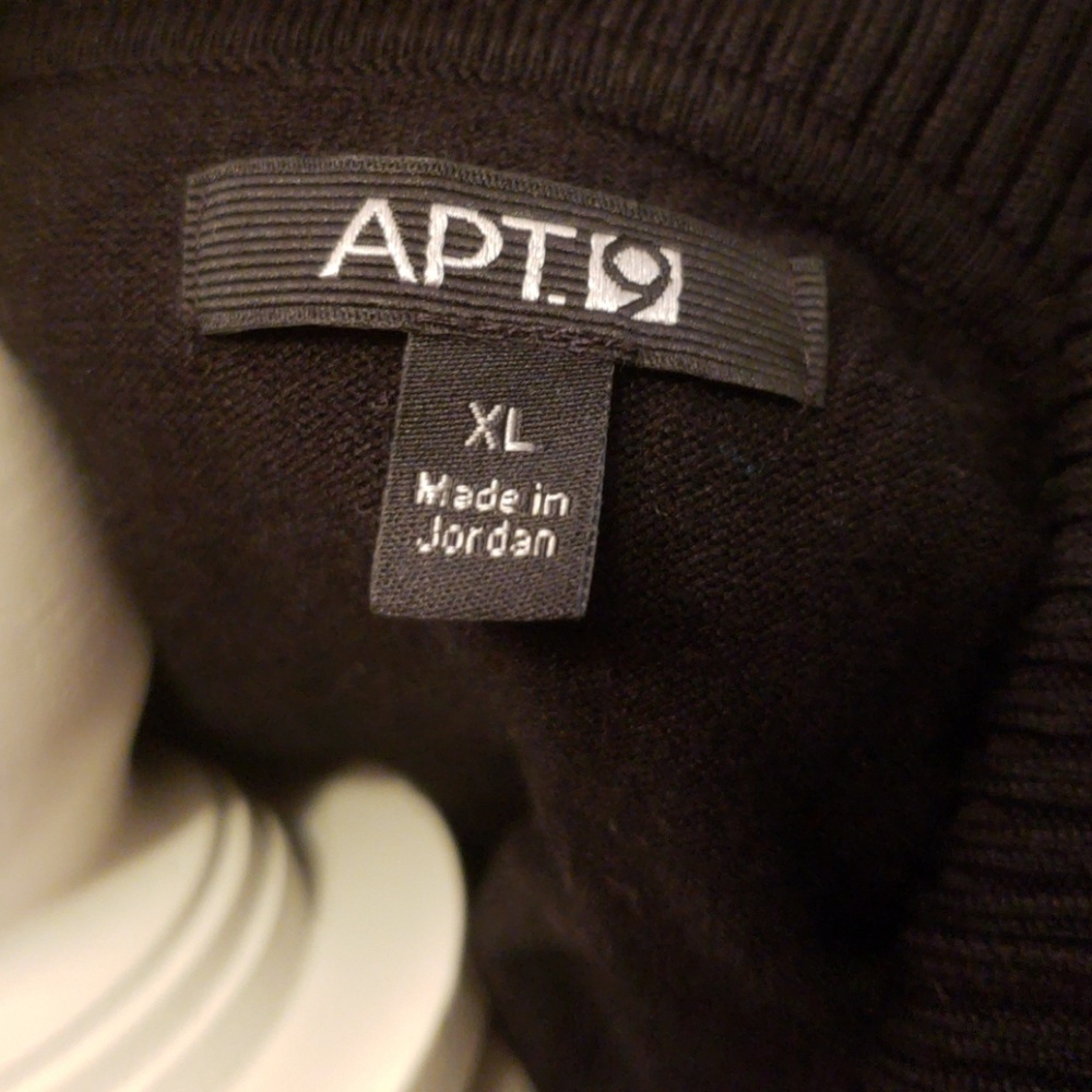 Sweater - Picture 4 of 4